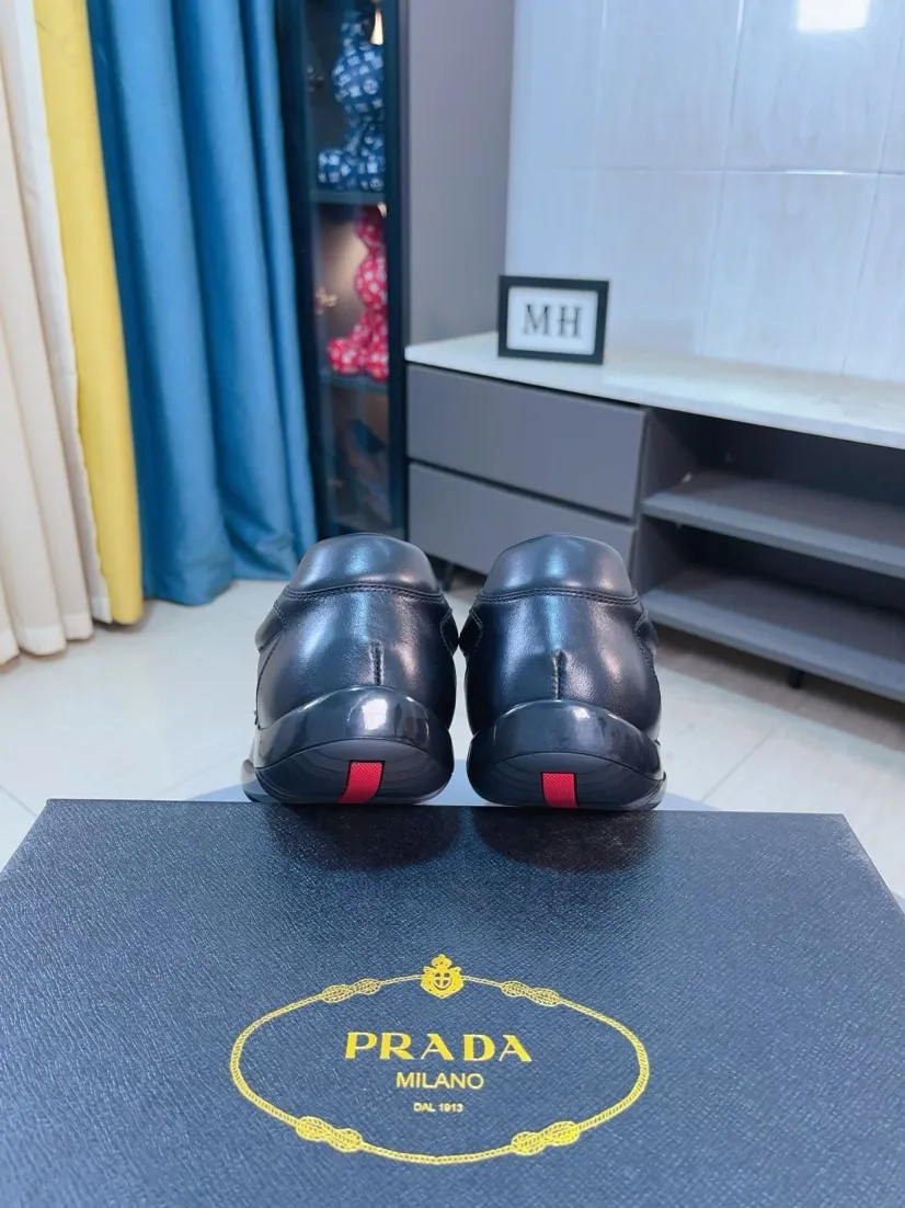 Men's shoes 💰560🌹🌹 High-quality new men's shoes 💰prada (Prada) counters are on the market at the same time. The new men's shoes and 😘fabrics are selected from imported mesh and glue-spraying technology. Imported cowhide lining. 👍🏿High-end☄️Open-molded non-slip rubber outsole, exquisite lines, simple and elegant, comfortable and high-end for leisure travel. Code number: 38 to 44